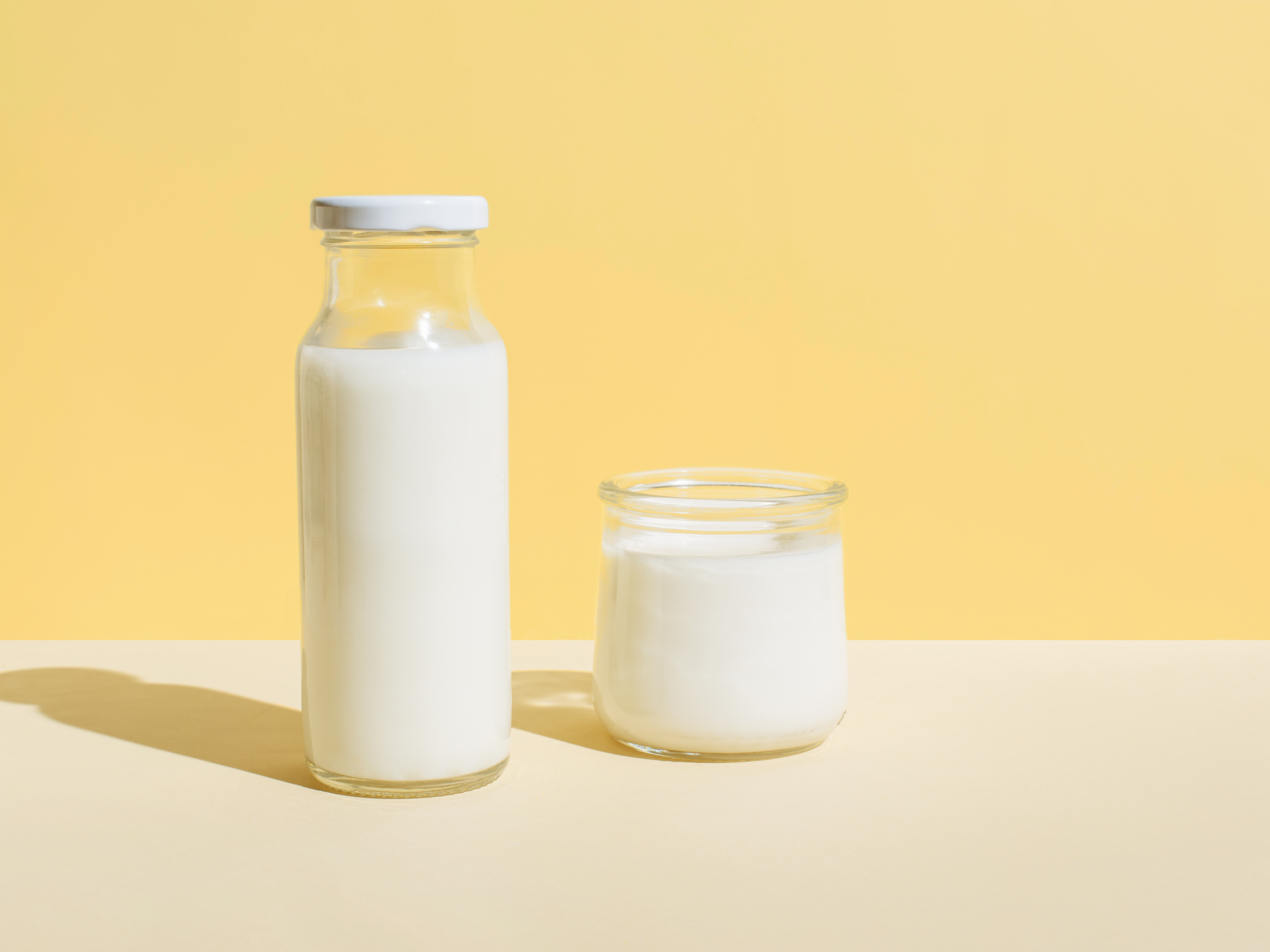 What’s the Deal With Raw Milk&-And Is It Safe to Drink?